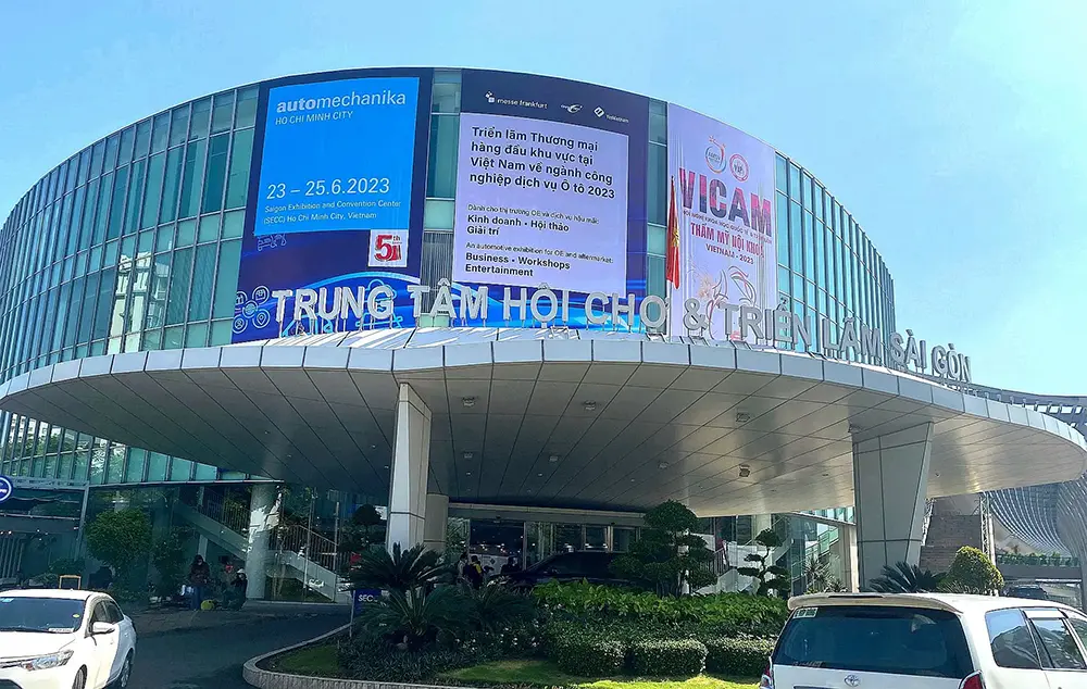 LuxFighter ລົດ LED Head 2023 AutoMechanika Ho Chi Minh City