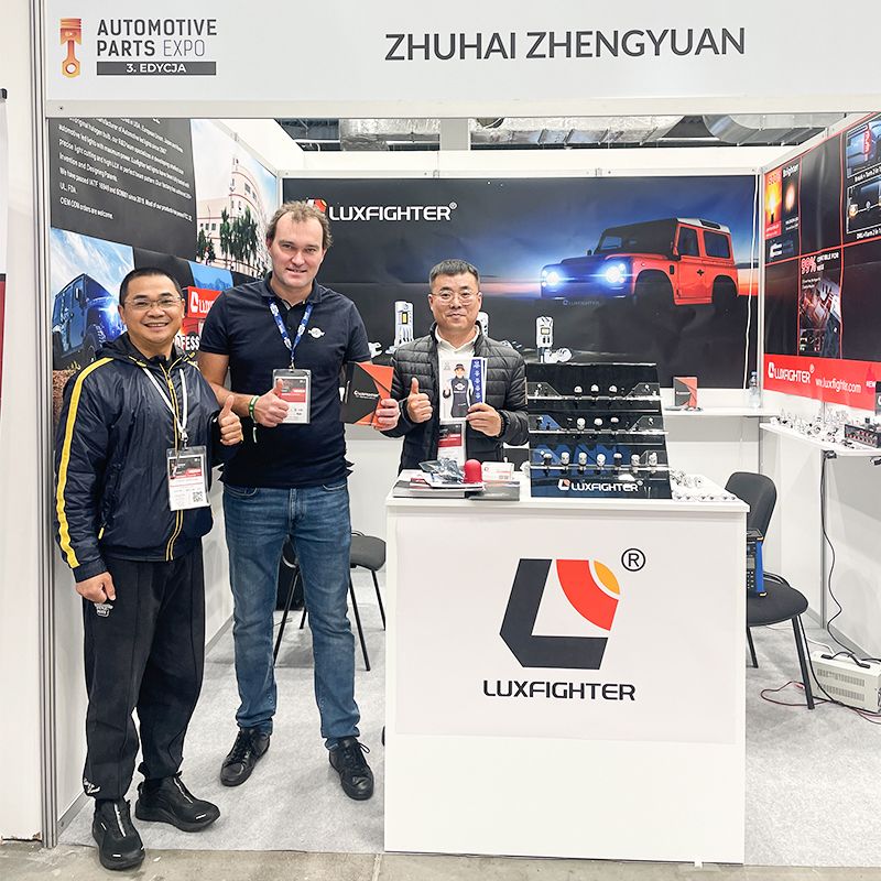 ໄຟໜ້າ LED LUXFIGHTER ແລະໄຟຕັດໝອກ AUTOMOTIVE PARTS Expo ໄດ້ຮັບສຽງຊົມເຊີຍຢ່າງແຜ່ຫຼາຍ